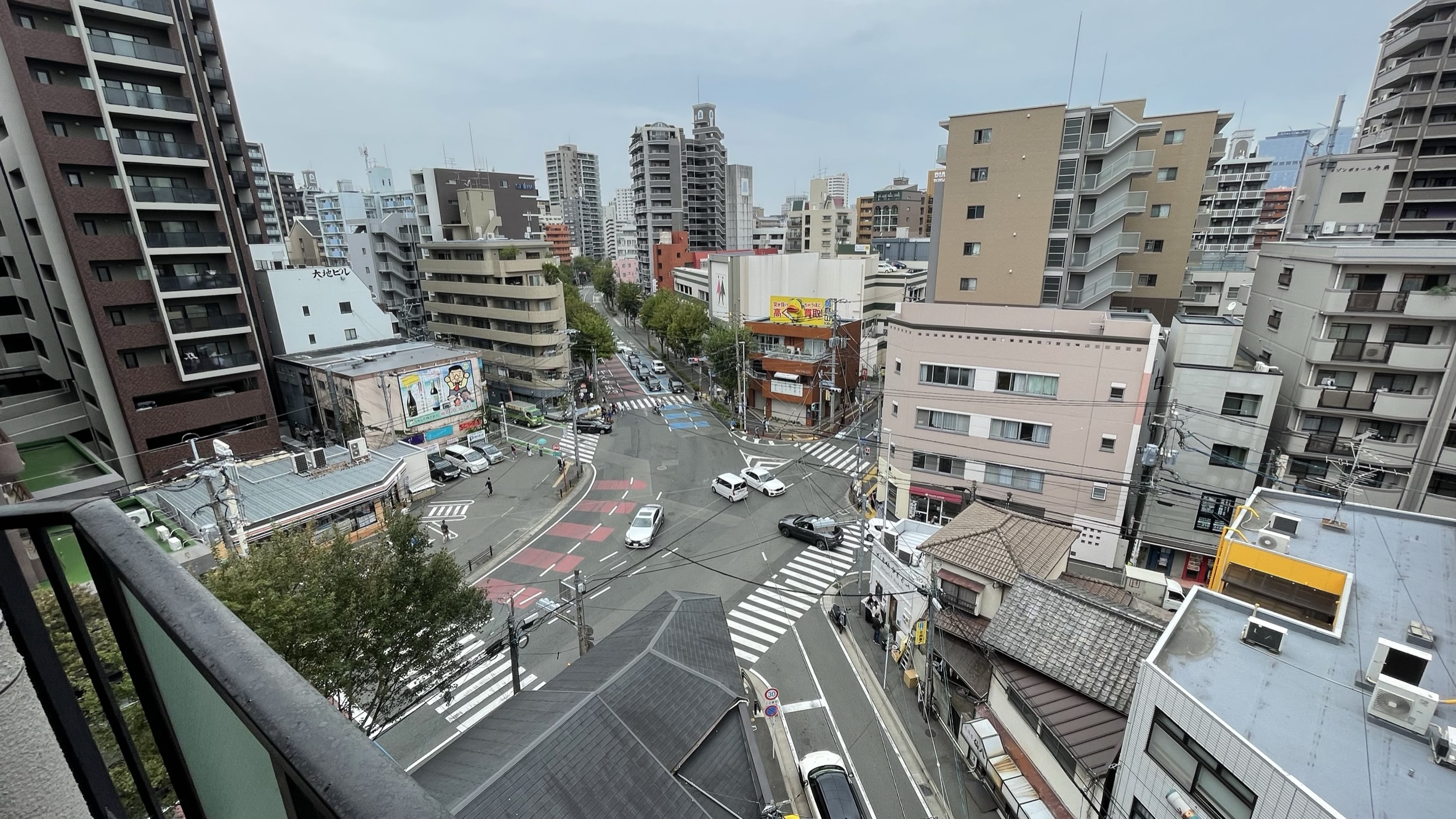 PIVOTの福岡オフィス窓からの景色　ワーケーション 働き方改革